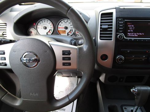 Used 2018 Nissan Frontier SV image 14