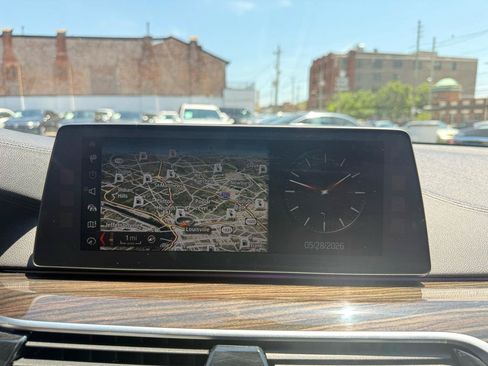 Used 2018 BMW 530e xDrive AWD/4WD image 13