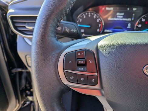 Certified 2022 Ford Explorer XLT w/ Equipment Group 202A image 18