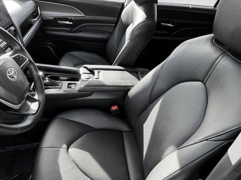 Certified 2025 Toyota Grand Highlander AWD image 10