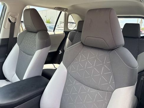Used 2025 Toyota RAV4 XLE w/ Convenience Package FWD image 21