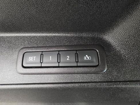 Used 2018 Chevrolet Equinox Premier FWD image 38
