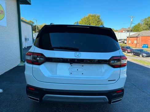 Used 2023 Honda Pilot Touring image 12