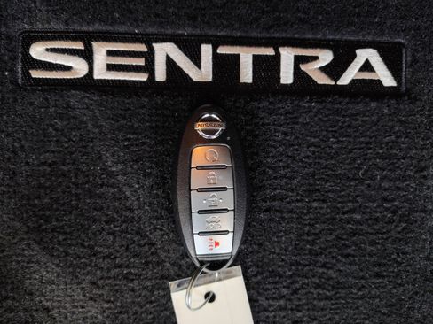 Used 2020 Nissan Sentra SR w/ Premium Package FWD image 33