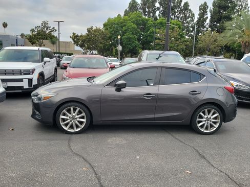 Used 2017 MAZDA MAZDA3 Touring FWD image 2