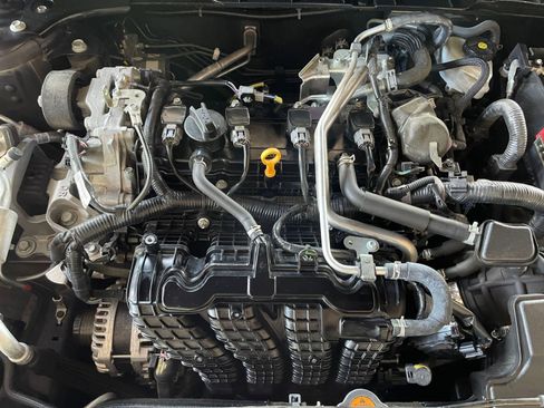Used 2025 Nissan Altima 2.5 SV FWD image 32