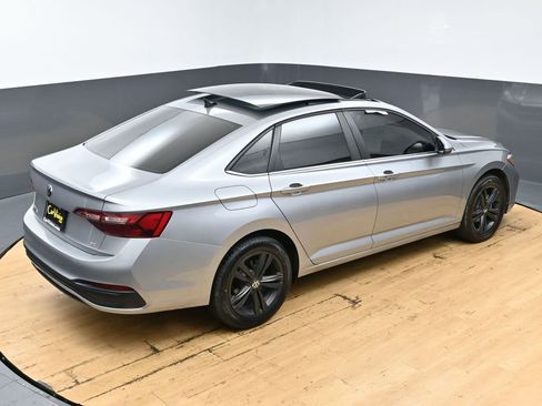 Used 2023 Volkswagen Jetta SE w/ Panoramic Sunroof Package image 43