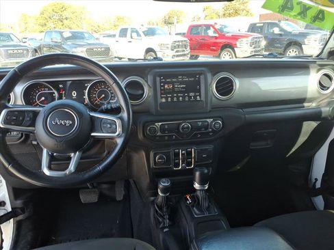 Used 2019 Jeep Wrangler Unlimited Sahara image 24