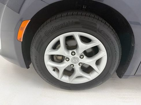 Used 2020 Chrysler Pacifica Limited FWD image 7