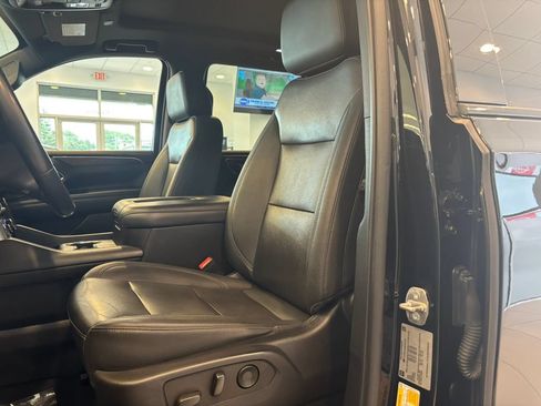 Used 2022 Chevrolet Tahoe Z71 w/ Luxury Package AWD/4WD image 12