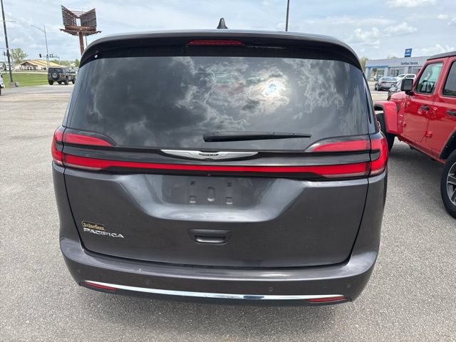 Used 2023 Chrysler Pacifica Touring-L FWD image 10