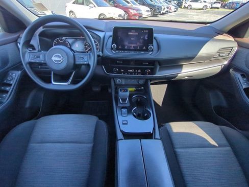 Used 2023 Nissan Rogue SV image 16