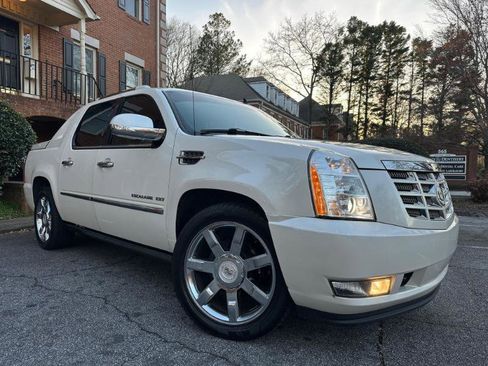 Used 2011 Cadillac Escalade EXT Premium image 5