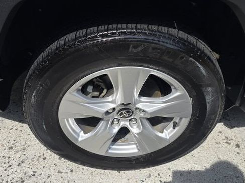 Used 2021 Toyota RAV4 XLE w/ Convenience Package AWD/4WD image 12