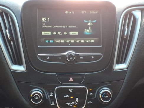 Used 2017 Chevrolet Malibu LS FWD image 5