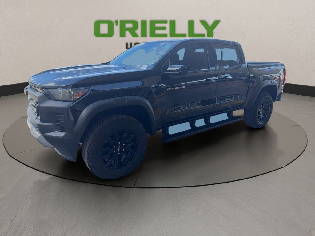 Used 2024 Chevrolet Colorado Trail Boss w/ Advanced Trailering Package AWD/4WD image 2