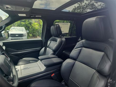 New 2026 Lincoln Navigator Reserve AWD/4WD image 14