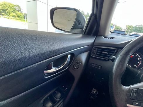 Used 2019 Nissan Rogue S w/ Special Edition Package AWD/4WD image 18