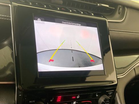 Used 2023 Jeep Grand Cherokee Laredo w/ Luxury Tech Group I image 13