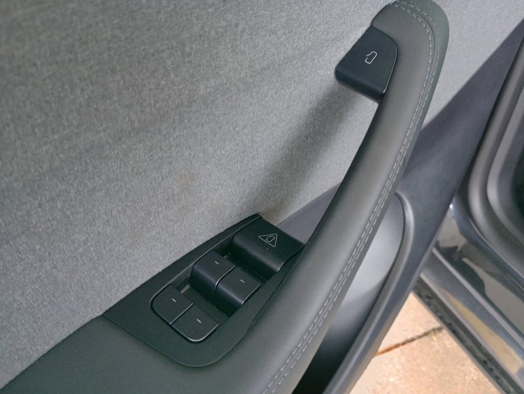 Used 2026 Tesla Model Y Long Range RWD image 14