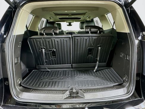 Used 2023 GMC Acadia Denali w/ Denali Ultimate Package FWD image 32