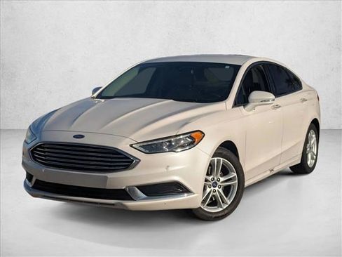 Used 2018 Ford Fusion SE w/ Fusion SE Technology Package image 1