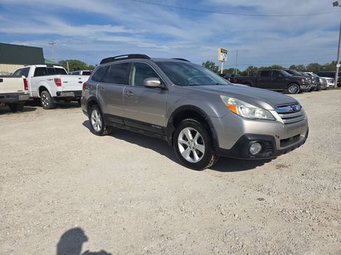 Used 2014 Subaru Outback 2.5i Premium w/ Accessory Value Package (OY1) AWD/4WD image 1