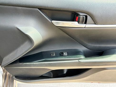 Used 2020 Toyota Camry SE FWD image 33