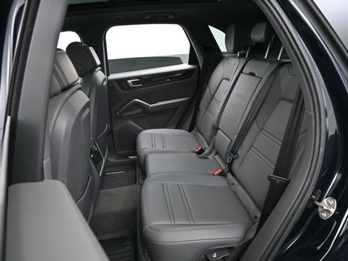 Certified 2023 Porsche Cayenne AWD/4WD image 24
