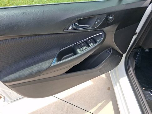 Used 2017 Chevrolet Cruze LT FWD image 14