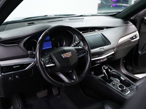 Used 2023 Cadillac XT4 Premium Luxury image 12