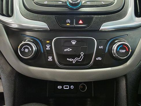 Used 2022 Chevrolet Equinox LS w/ LS Convenience Package FWD image 21