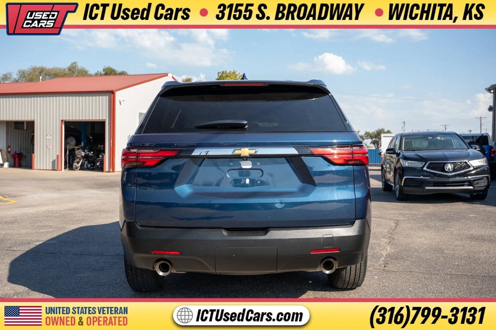 Used 2022 Chevrolet Traverse LS FWD image 4
