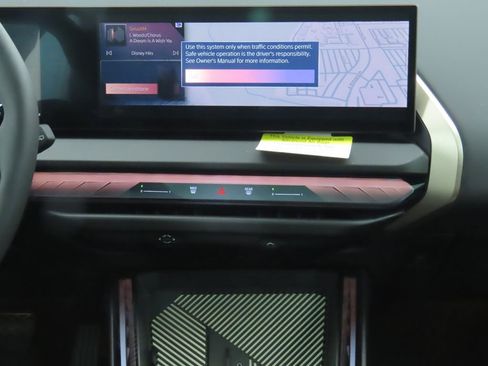 Used 2025 BMW X3 xDrive30i w/ Premium Package image 15