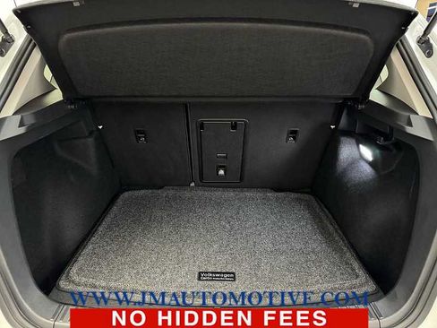 Used 2024 Volkswagen Taos SE AWD/4WD image 16