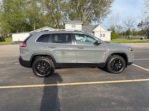 Used 2021 Jeep Cherokee Latitude Lux w/ Trailer Tow Group AWD/4WD image 2