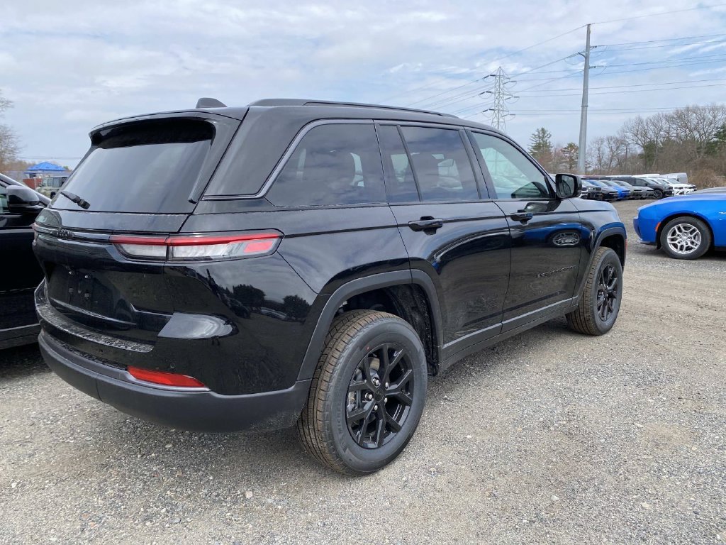New 2026 Jeep Grand Cherokee Altitude AWD/4WD image 3