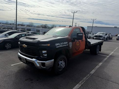 Used 2025 Chevrolet Silverado 3500 W/T w/ WT Convenience Package image 2