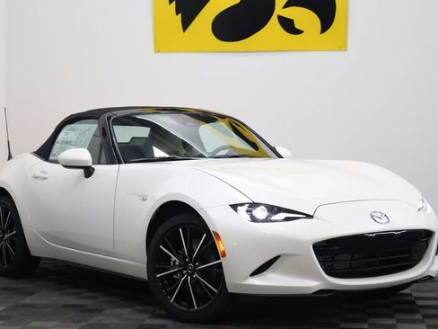 Used 2024 MAZDA MX-5 Miata Grand Touring image 2