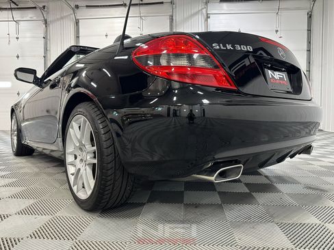 Used 2009 Mercedes-Benz SLK 300 image 30