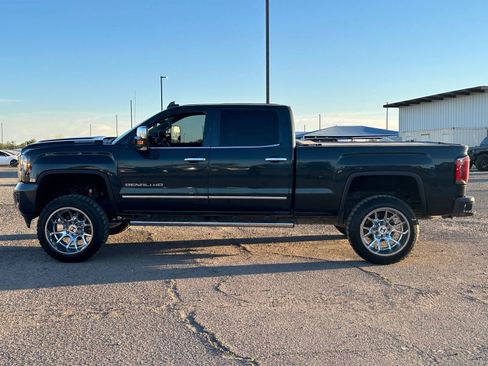 Used 2019 GMC Sierra 2500 Denali w/ Duramax Plus Package image 7
