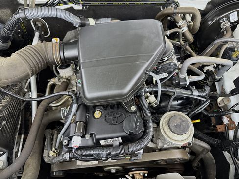 Used 2019 Toyota Tacoma SR RWD image 34