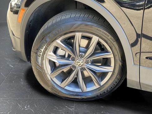 Used 2023 Volkswagen Tiguan SE image 31