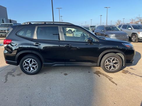 Used 2023 Subaru Forester Premium image 17