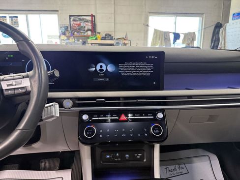 Used 2025 Hyundai Tucson Limited AWD/4WD image 16