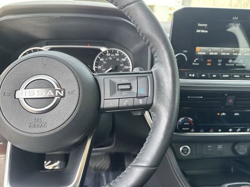 Used 2023 Nissan Rogue SL w/ SL Premium Package image 18