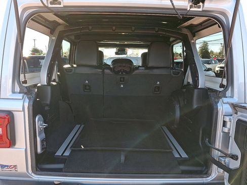 Used 2022 Jeep Wrangler Unlimited Rubicon w/ Steel Bumper Group image 18