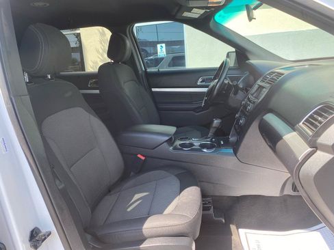 Used 2017 Ford Explorer XLT FWD image 6
