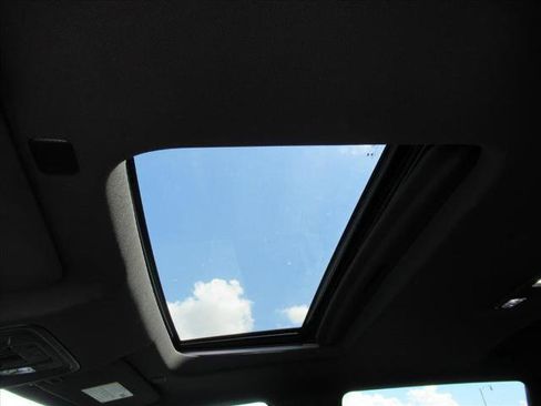 Used 2019 Chevrolet Silverado 1500 High Country w/ Technology Package image 18