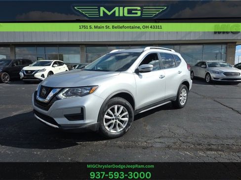 Used 2019 Nissan Rogue SV image 1